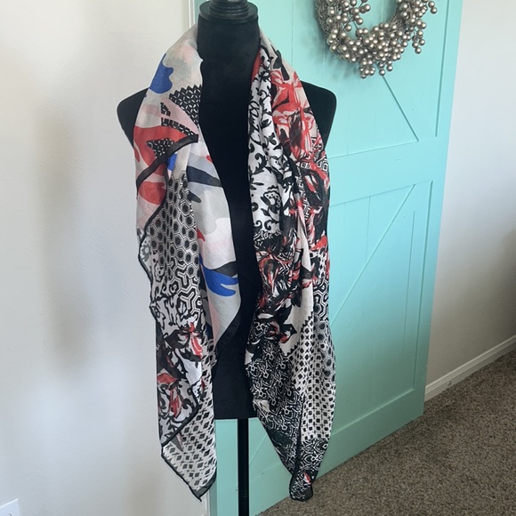 Lion Printed Scarf - Picture 1 of 5